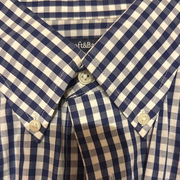 4 Button Down Shirts - Picture 9 of 12